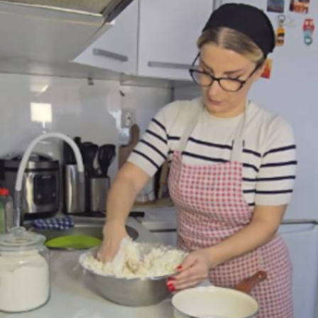 Марина Мицковска Арсовска во нејзината кујна